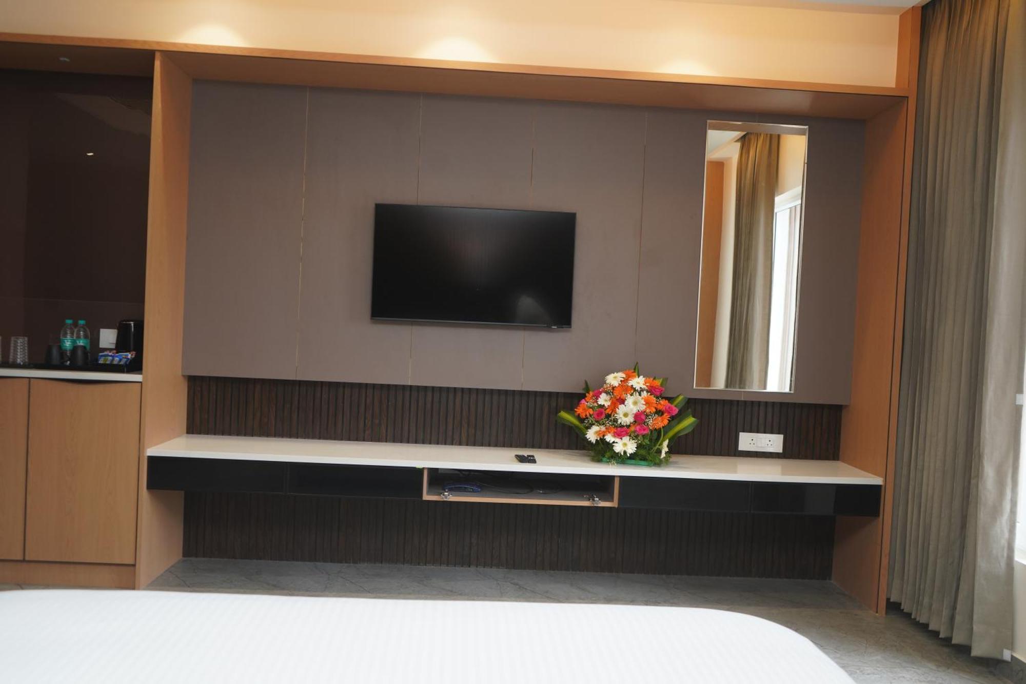 Vantara Suites Vellore Kültér fotó