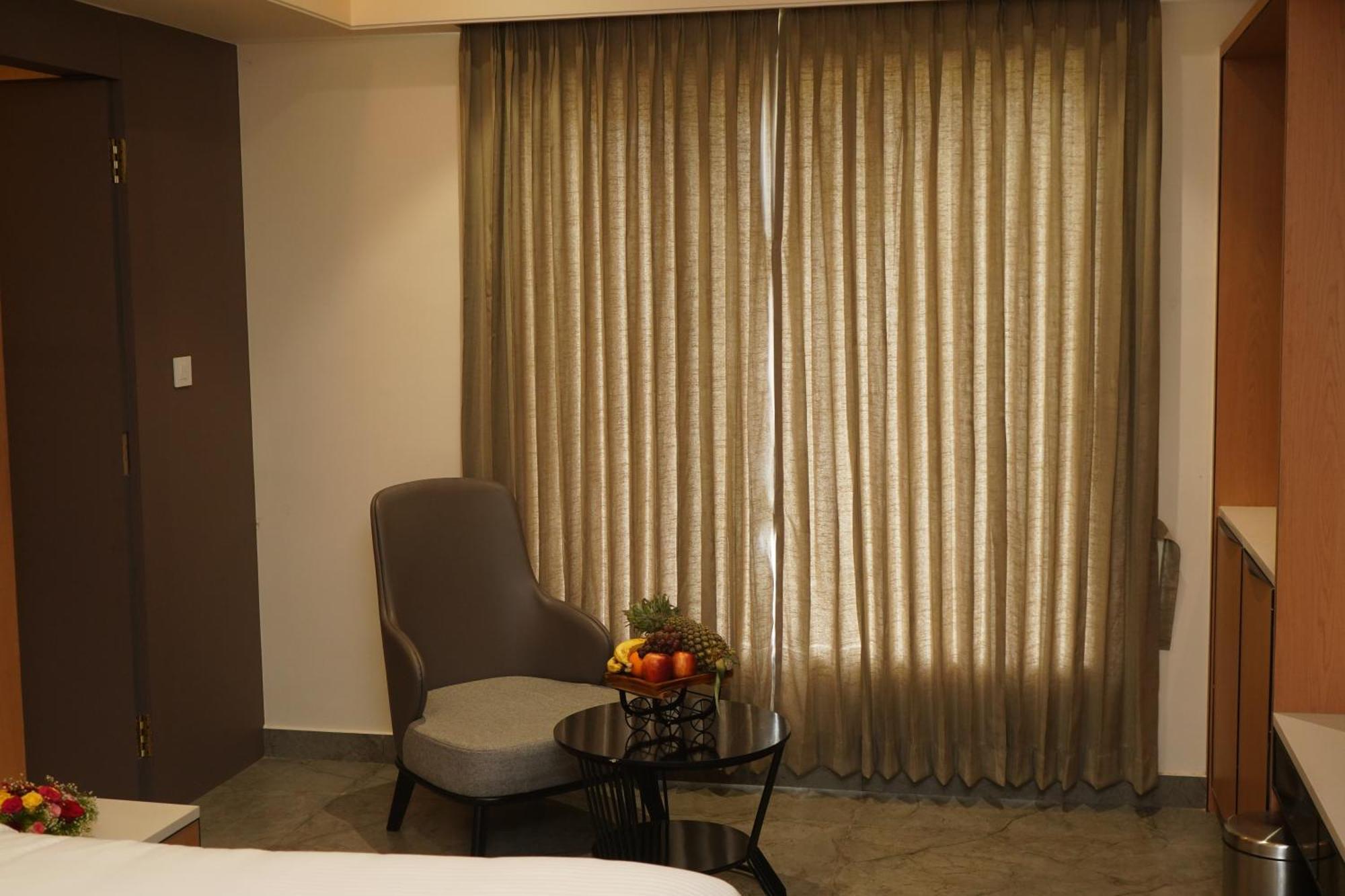 Vantara Suites Vellore Kültér fotó