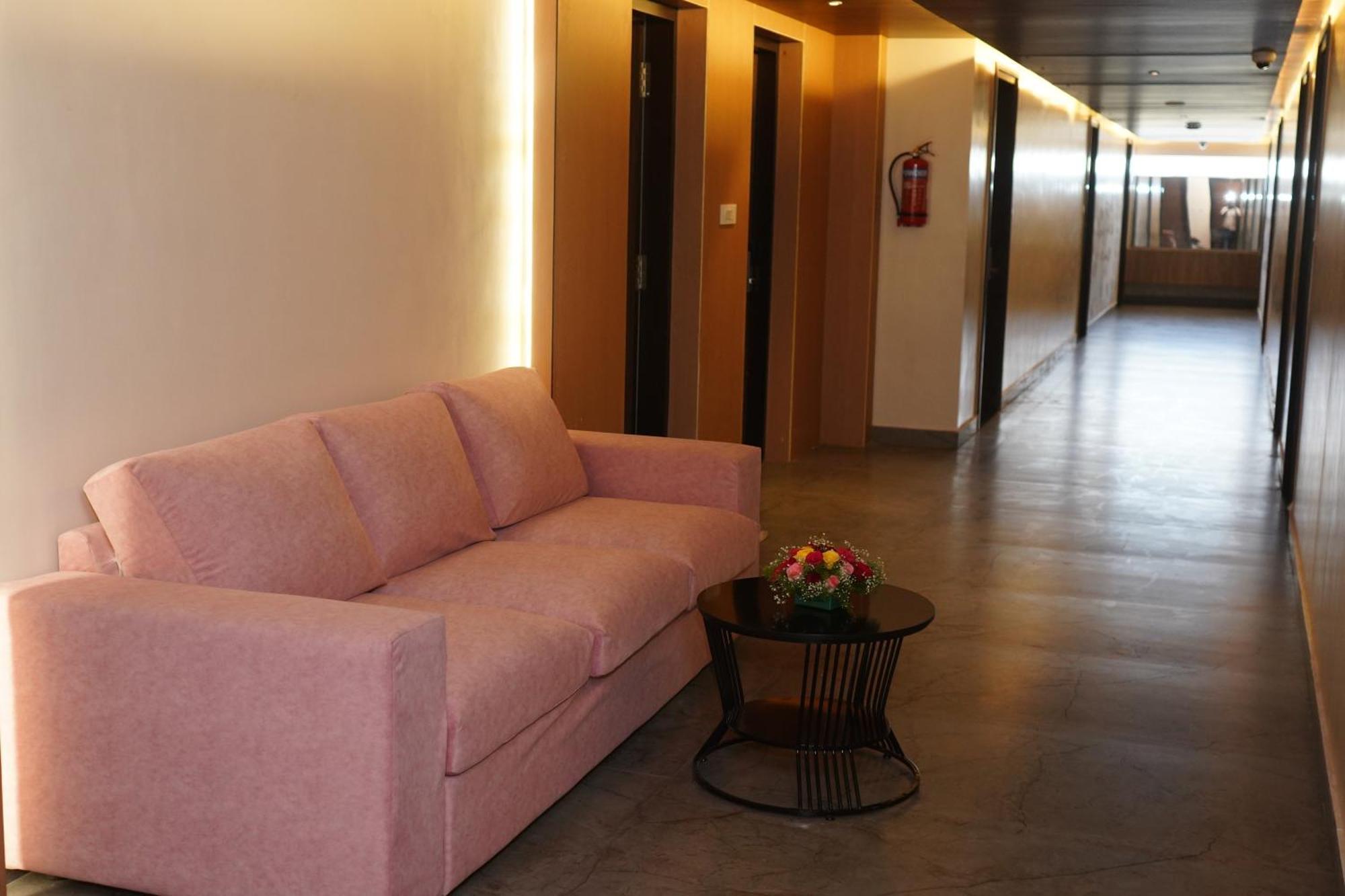 Vantara Suites Vellore Kültér fotó