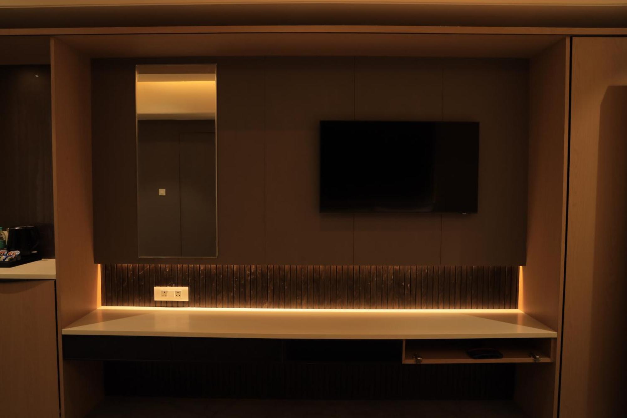 Vantara Suites Vellore Kültér fotó