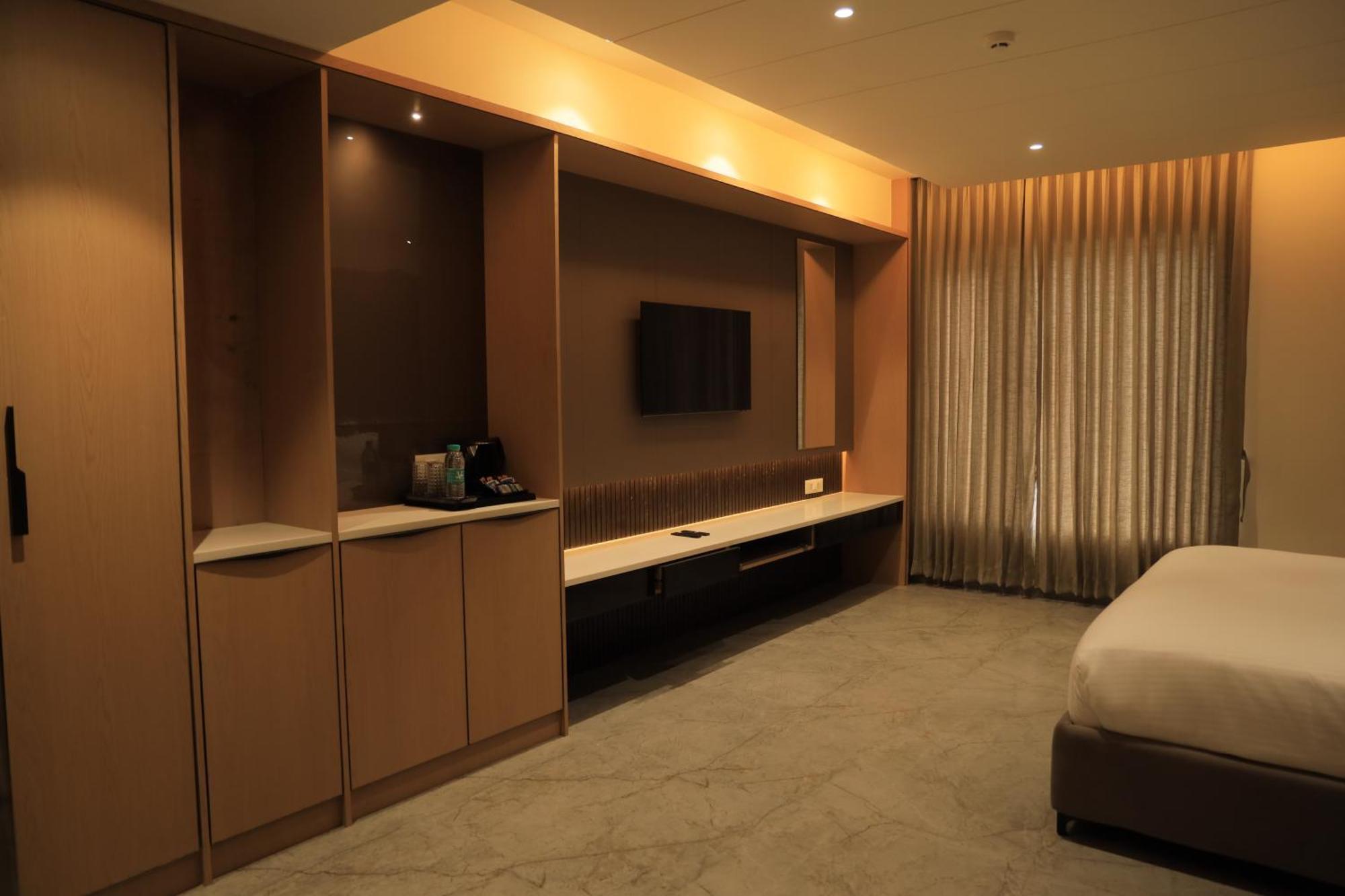 Vantara Suites Vellore Kültér fotó