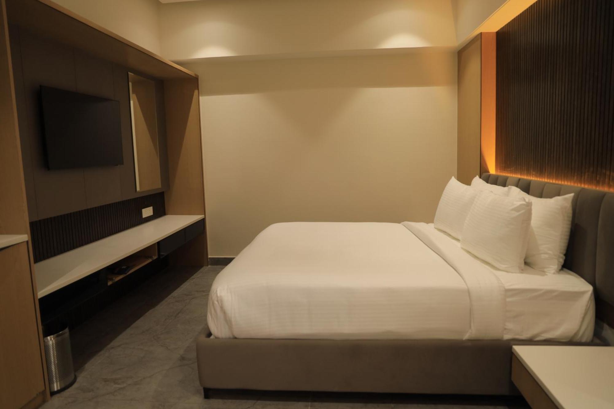 Vantara Suites Vellore Kültér fotó